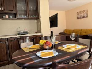 GRAND APARTMENT BOGORIDI - top center near to sea and sea garden