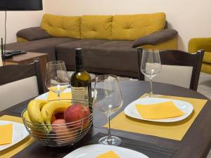 GRAND APARTMENT BOGORIDI - top center near to sea and sea garden