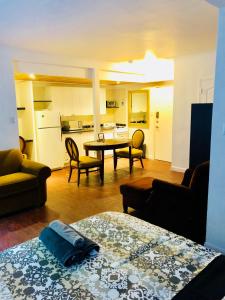 Stylish Montreal Apartment Comfortable Stay in the Golden Square Mile