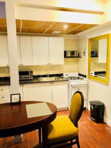 Stylish Montreal Apartment Comfortable Stay in the Golden Square Mile