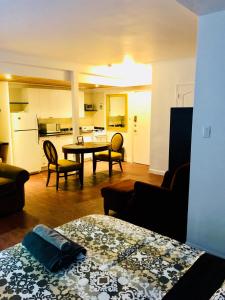 Stylish Montreal Apartment Comfortable Stay in the Golden Square Mile