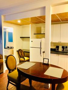 Stylish Montreal Apartment Comfortable Stay in the Golden Square Mile