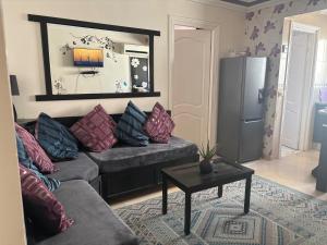 Studio Sleeps 2 with Balcony & Free Parking