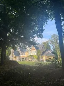 Caney Lodge - Tower Bridge