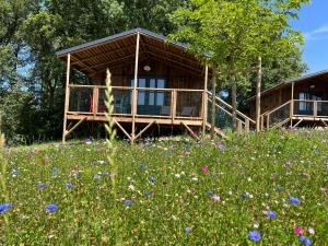 Campings La Buissonniere Lodges : photos des chambres