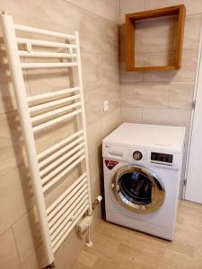 Appartements LA ROCHETTE studio et appartement avec JACUZZI Rooftop Balcon cour interieure : photos des chambres