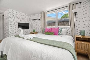 Heated Pool-King Bed-Pets OK