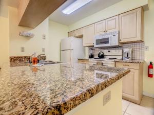 Quaint Getaway! 3 Bedroom Condo Near Disney Parks!