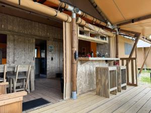 Campings La Buissonniere Lodges : photos des chambres