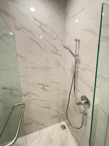 1BR- Prime Zone-BTS 7min -Skyline Views & Gym