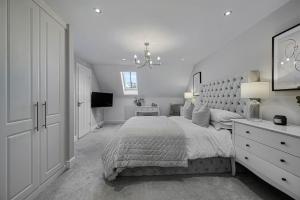 Luxury New Home with Gym & Hot Tub near Sefton Park & City Centre