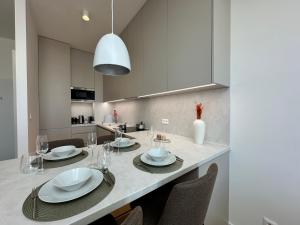 Brand new, City center, free parking, AC