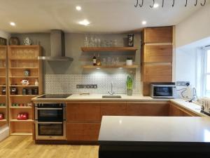 Charming 3 bedroom house with indoor wood burner.