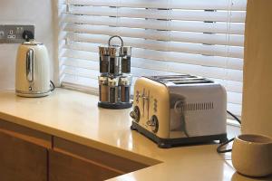 Charming 3 bedroom house with indoor wood burner.