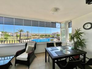 Stunning sunlight apartment with a pool view
