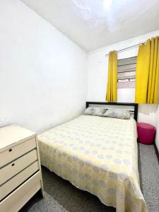 3 quartos, 2 banheiros, sala e cozinha-2 minutos da praia do porto da barra-202-40