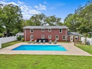 Greenville Central Retreat With Pool & Sleeps 11 - 辛普森维尔