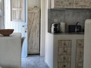 Zacharias Seaside Studio Kimolos