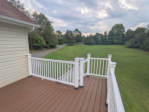 Cheerful 4Br Water View Lakehouse with Dock & More