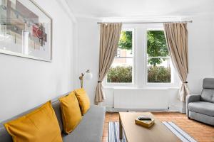 Urban Haven Stylish 2-Bedroom Apartment SW17 London 5 Guests