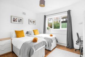 Urban Haven Stylish 2-Bedroom Apartment SW17 London 5 Guests