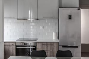 Minimal Central Apartment By The Sea