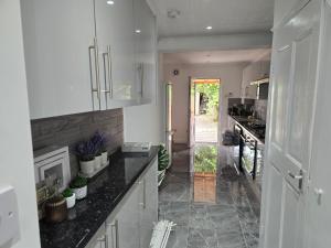 5 Bed for Families Contractors