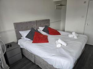 5 Bed for Families Contractors