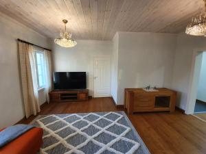 Maalaistalon päärakennuksessa asunto