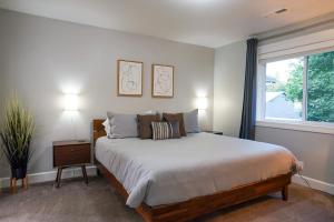 Luxe CDA Retreat - 2 King Suites - Family Friendly