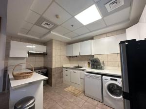 2 Bedrooms Apartment with Marina Views