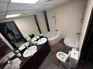 2 Bedrooms Apartment with Marina Views