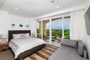 Langosta Beach Ocean View Penthouse w Pool