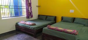 Sarvesh Arundekar Home Stay In Beach Side AC Room