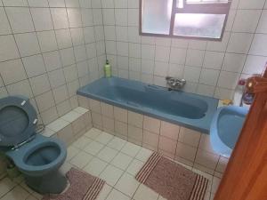 3 bedroom house with parking