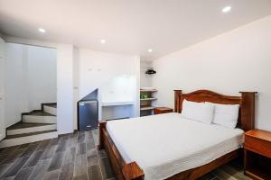 Charming Apartment Steps to the Beach