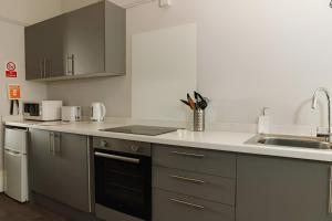 1BR Seaside Bliss Wales Escape with Sea View