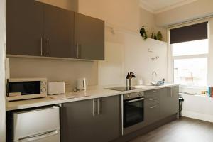 1BR Seaside Bliss Wales Escape with Sea View