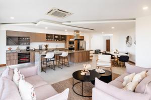 Langosta Beach Ocean View Penthouse w Pool