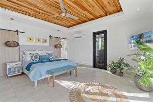 Infinity Edge Pool Oceanview 4 BR 4BA