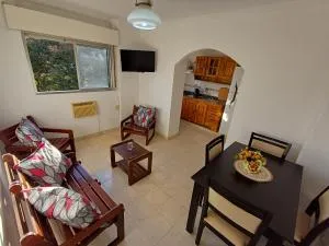 Dpto 4 Personas Ctes con Cochera - كورينتس