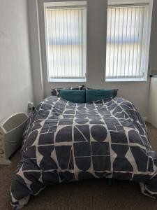Stunning Birmingham City Center Apartment - Sleeps 4 - Free Parking, Netflix, Prime, Disney