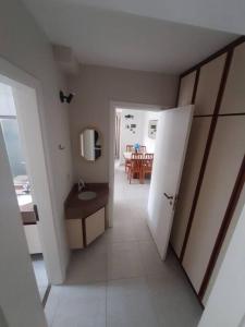 Riviera de São Lourenço Apto Completo com Churrasqueira Serviço de Praia Piscina aquecida Sauna salão de jogos e quadra