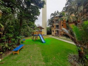 Riviera de São Lourenço Apto Completo com Churrasqueira Serviço de Praia Piscina aquecida Sauna salão de jogos e quadra