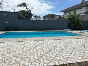 Casarão com piscina