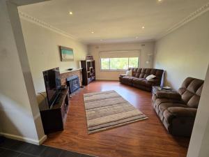 Town, Train, Pubs & Riverclose by