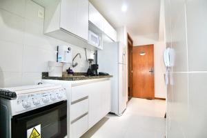 Apartamento com piscina, garagem, ao lado do Shopping Salvador
