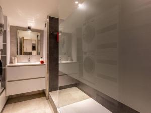 Appartement skis aux pieds avec WiFi, 5 personnes - FR-1-356-518