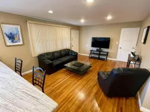 Entire Urban House Getaway Newly Remodeled - مونروفيا