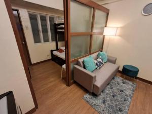 Cozy Home beside mall,MRTBoniEDSA